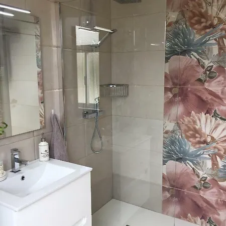 Apartamento Con Piscina Apartment *
